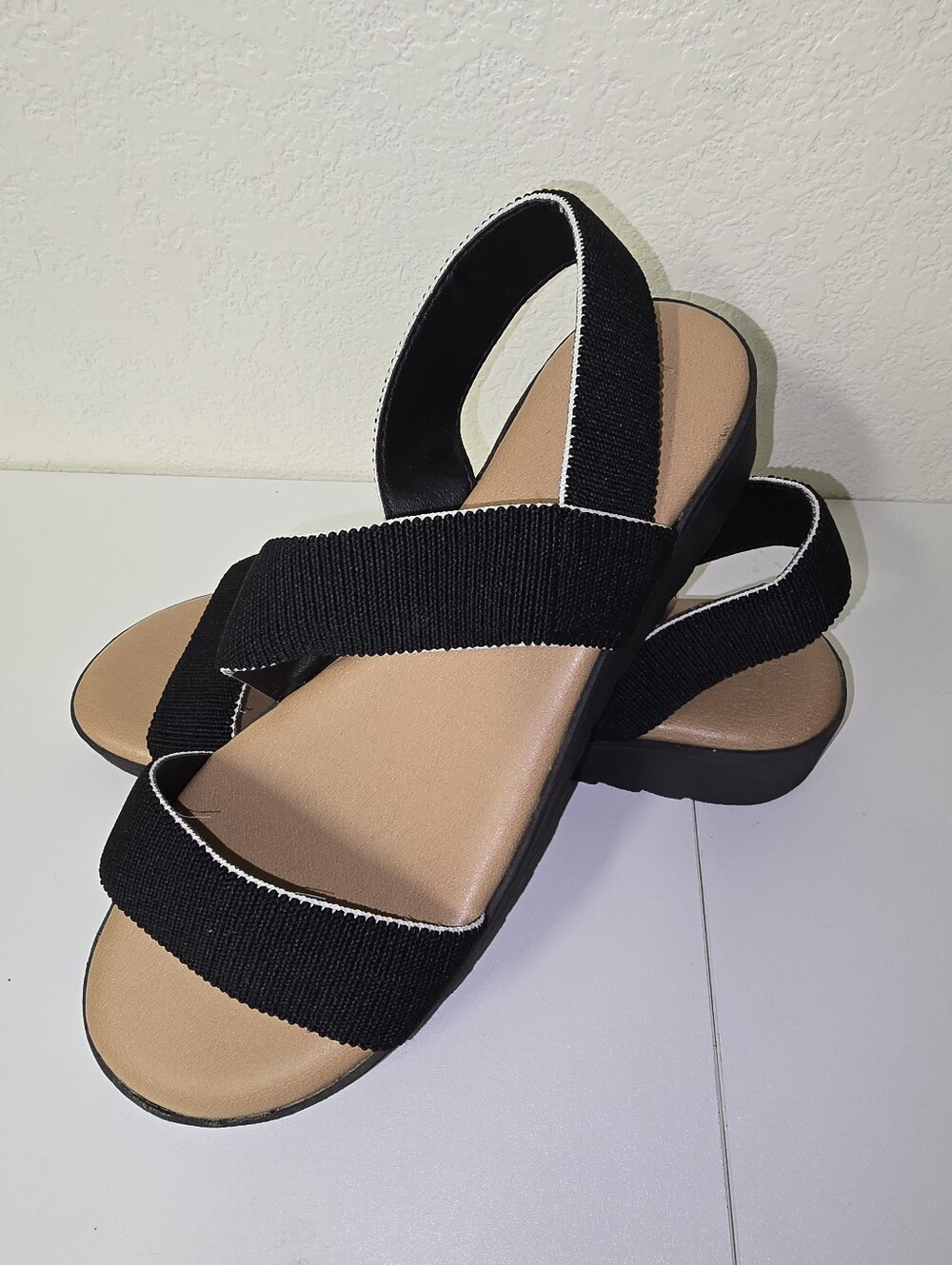 Kensie Black Elastic Strap Sandals with Tan Footbed